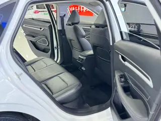 Geely Emgrand 2022 4.ª generación 1.5L CVT De lujo interior foto 12 Geely Emgrand 2022 4.ª generación 1.5L CVT De lujo interior foto 12