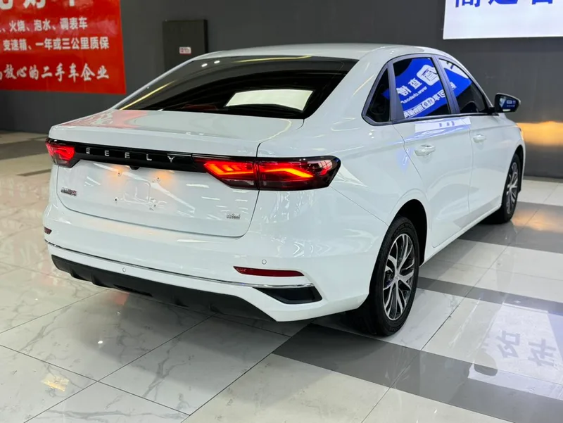 Geely Emgrand 2022 4.ª generación 1.5L CVT De lujo interior foto 16 Geely Emgrand 2022 4.ª generación 1.5L CVT De lujo interior foto 16