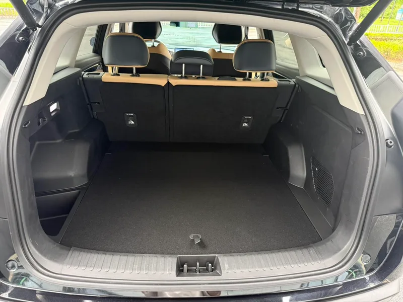 Geely Boyue L 2023 1.5TD DCT Finition premium intérieur photo 10 Geely Boyue L 2023 1.5TD DCT Finition premium intérieur photo 10