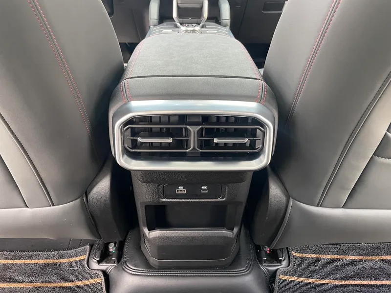 Jetour T2 2024 2.0TD Four-wheel drive Silver Dragon Wings interior photo 17 Jetour T2 2024 2.0TD Four-wheel drive Silver Dragon Wings interior photo 17