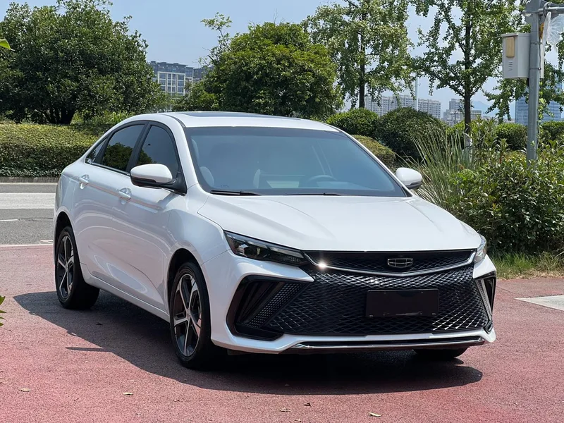 Geely Emgrand L 2022 1.4T CVT Modelo insignia exterior foto 2 Geely Emgrand L 2022 1.4T CVT Modelo insignia exterior foto 2