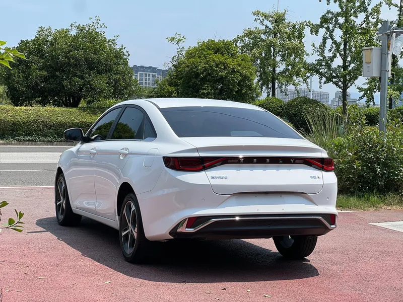 Geely Emgrand L 2022 1.4T CVT Modelo insignia exterior foto 6 Geely Emgrand L 2022 1.4T CVT Modelo insignia exterior foto 6