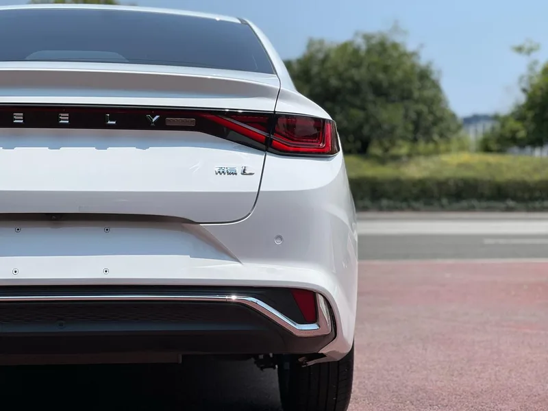 Geely Emgrand L 2022 1.4T CVT Modelo insignia exterior foto 7 Geely Emgrand L 2022 1.4T CVT Modelo insignia exterior foto 7