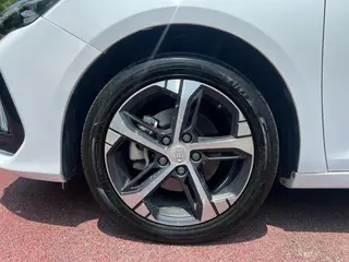 Geely Emgrand L 2022 1.4T CVT Modelo insignia exterior foto 10 Geely Emgrand L 2022 1.4T CVT Modelo insignia exterior foto 10