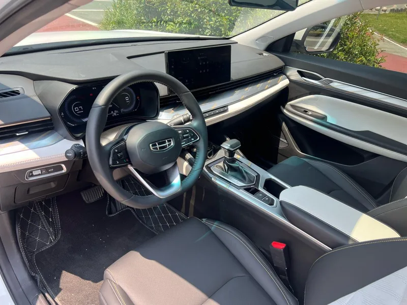 Geely Emgrand L 2022 1.4T CVT Modelo insignia interior foto 11 Geely Emgrand L 2022 1.4T CVT Modelo insignia interior foto 11