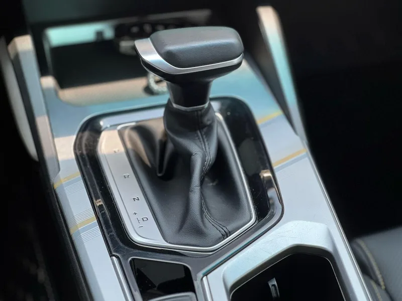 Geely Emgrand L 2022 1.4T CVT Modelo insignia interior foto 18 Geely Emgrand L 2022 1.4T CVT Modelo insignia interior foto 18
