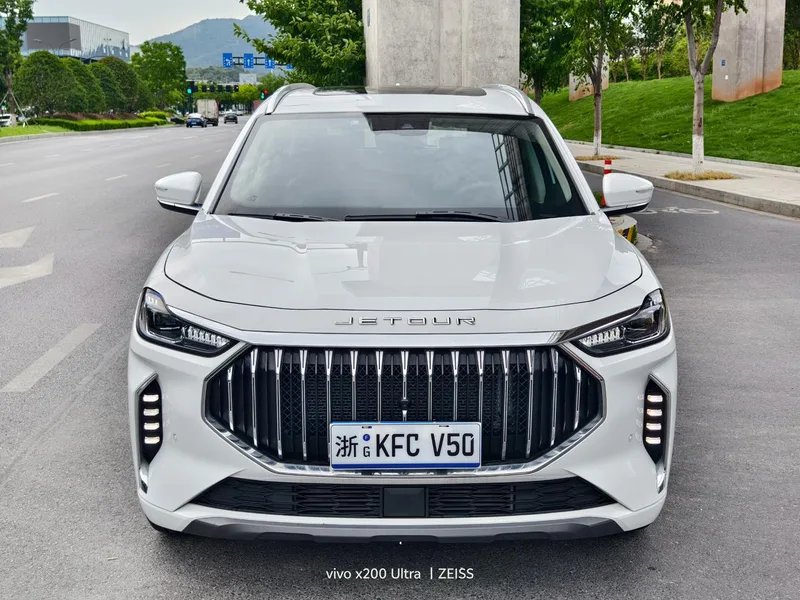 Jetour X70 PLUS 2023 1.6T DCT Strong person PRO 7 seat exterior photo 2 Jetour X70 PLUS 2023 1.6T DCT Strong person PRO 7 seat exterior photo 2