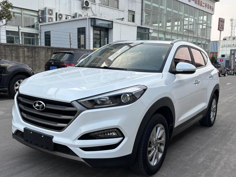 Hyundai Tucson 2015 1.6T Dual-clutch, two-wheel drive, intelligent model exterior photo 1 Hyundai Tucson 2015 1.6T Dual-clutch, two-wheel drive, intelligent model exterior photo 1