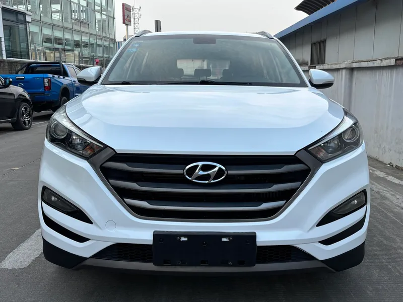 Hyundai Tucson 2015 1.6T Dual-clutch, two-wheel drive, intelligent model exterior photo 4 Hyundai Tucson 2015 1.6T Dual-clutch, two-wheel drive, intelligent model exterior photo 4