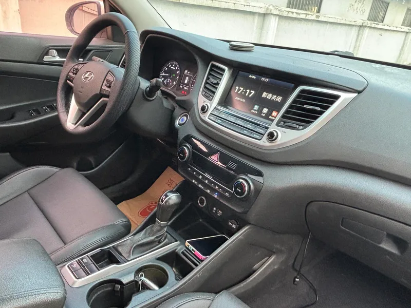 Hyundai Tucson 2015 1.6T Dual-clutch, two-wheel drive, intelligent model interior photo 10 Hyundai Tucson 2015 1.6T Dual-clutch, two-wheel drive, intelligent model interior photo 10