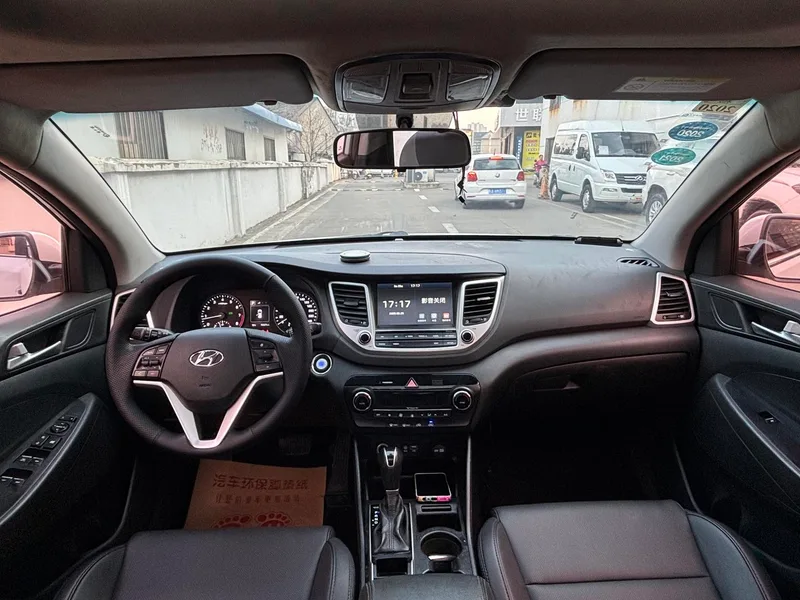 Hyundai Tucson 2015 1.6T Dual-clutch, two-wheel drive, intelligent model interior photo 11 Hyundai Tucson 2015 1.6T Dual-clutch, two-wheel drive, intelligent model interior photo 11
