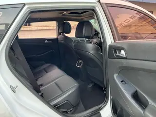 Hyundai Tucson 2015 1.6T Dual-clutch, two-wheel drive, intelligent model interior photo 12 Hyundai Tucson 2015 1.6T Dual-clutch, two-wheel drive, intelligent model interior photo 12