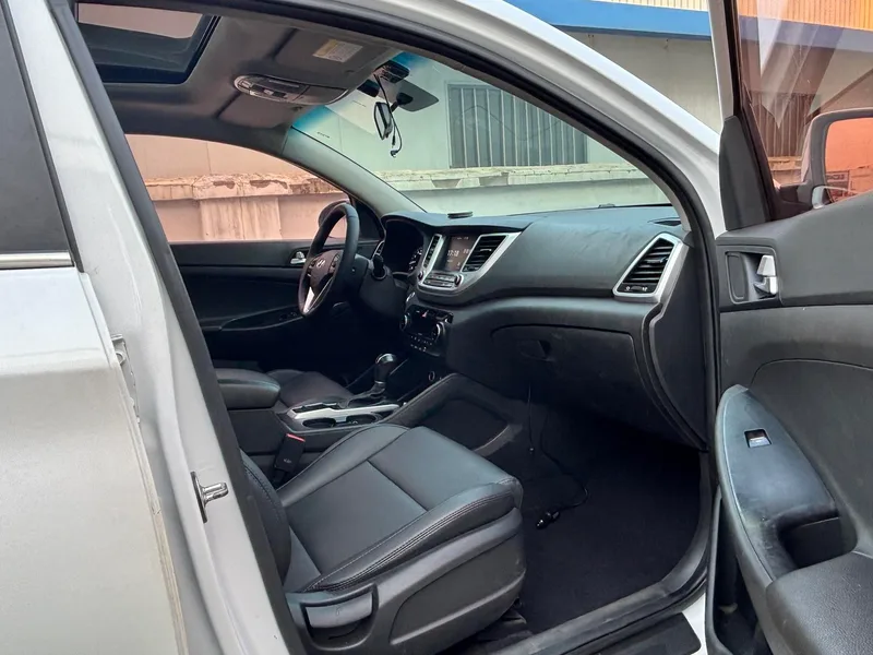 Hyundai Tucson 2015 1.6T Dual-clutch, two-wheel drive, intelligent model interior photo 13 Hyundai Tucson 2015 1.6T Dual-clutch, two-wheel drive, intelligent model interior photo 13