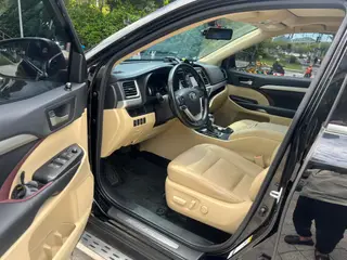 Toyota Highlander 2015 2.0T Four-wheel drive deluxe edition 7 seat interior photo 7 Toyota Highlander 2015 2.0T Four-wheel drive deluxe edition 7 seat interior photo 7