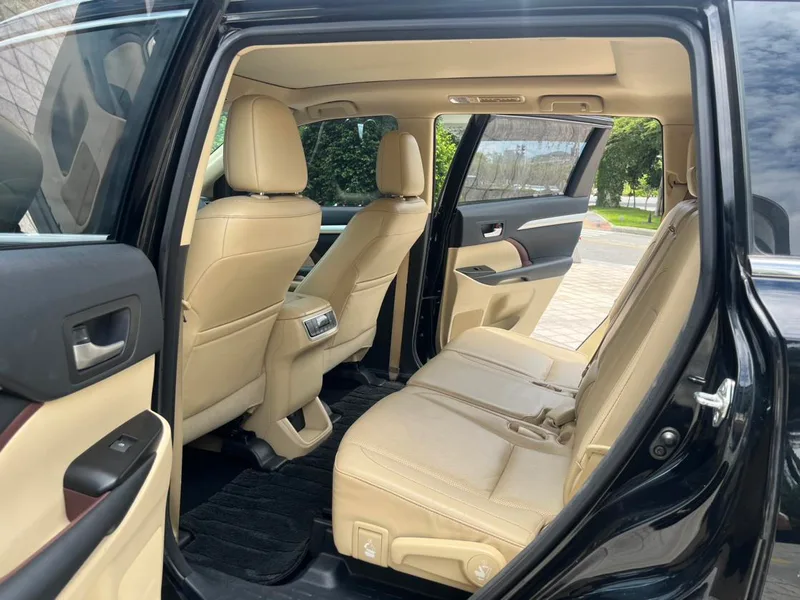 Toyota Highlander 2015 2.0T Four-wheel drive deluxe edition 7 seat interior photo 8 Toyota Highlander 2015 2.0T Four-wheel drive deluxe edition 7 seat interior photo 8