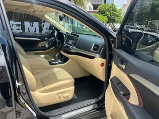 Toyota Highlander 2015 2.0T Four-wheel drive deluxe edition 7 seat interior photo 12 Toyota Highlander 2015 2.0T Four-wheel drive deluxe edition 7 seat interior photo 12