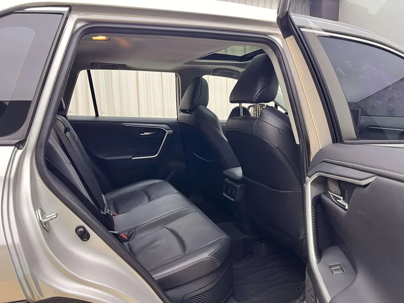 Toyota Wildlander 2020 Dual Power 2.5L Two-wheel-drive Prestige Edition interior photo 11 Toyota Wildlander 2020 Dual Power 2.5L Two-wheel-drive Prestige Edition interior photo 11