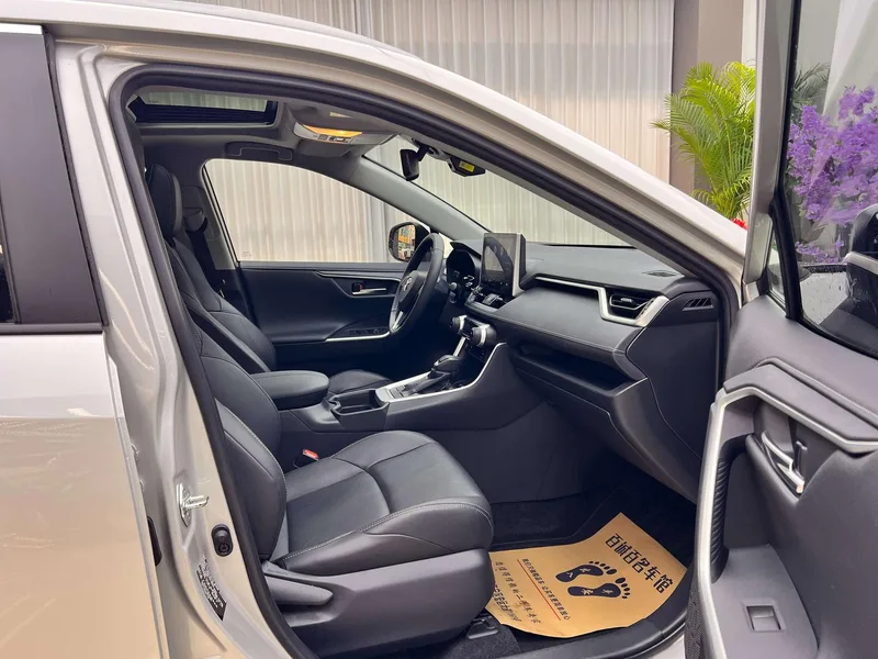 Toyota Wildlander 2020 Dual Power 2.5L Two-wheel-drive Prestige Edition interior photo 12 Toyota Wildlander 2020 Dual Power 2.5L Two-wheel-drive Prestige Edition interior photo 12