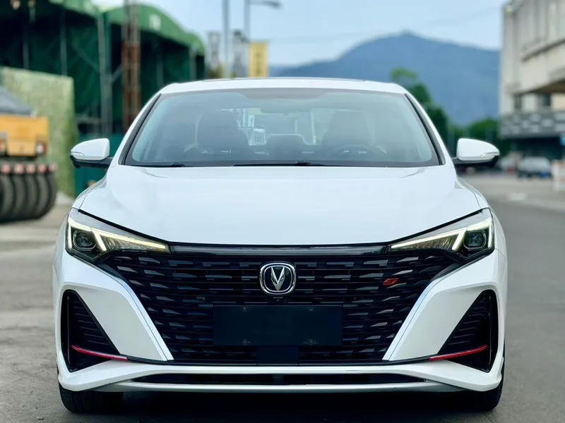 Changan Eado 2021 PLUS Blue whale NE 1.4T GDI DCT Flagship exterior photo 2 Changan Eado 2021 PLUS Blue whale NE 1.4T GDI DCT Flagship exterior photo 2
