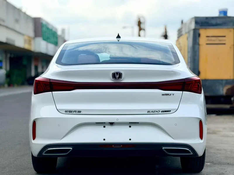 Changan Eado 2021 PLUS Blue whale NE 1.4T GDI DCT Flagship exterior photo 3 Changan Eado 2021 PLUS Blue whale NE 1.4T GDI DCT Flagship exterior photo 3