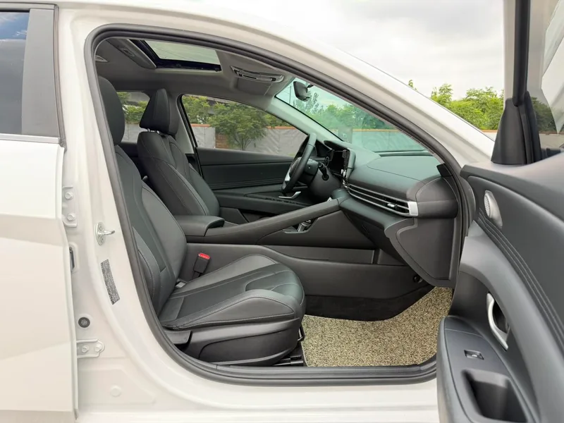 Hyundai Elantra 2023 1.5L CVT GLX Elite Edition interior photo 14 Hyundai Elantra 2023 1.5L CVT GLX Elite Edition interior photo 14