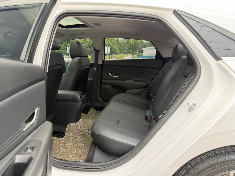Hyundai Elantra 2023 1.5L CVT GLX Elite Edition interior photo 16 Hyundai Elantra 2023 1.5L CVT GLX Elite Edition interior photo 16