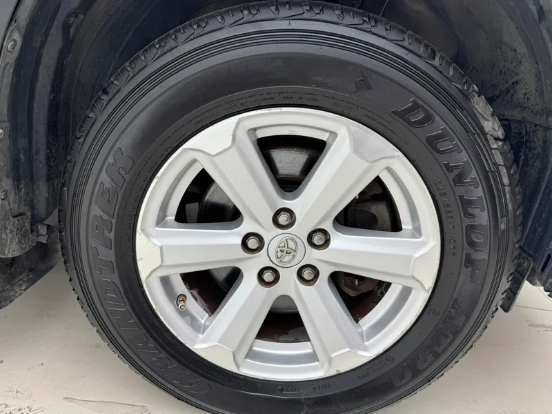 Toyota Highlander 2012 2.7L Two-wheel drive 5 Seat Elite Edition exterior photo 4 Toyota Highlander 2012 2.7L Two-wheel drive 5 Seat Elite Edition exterior photo 4