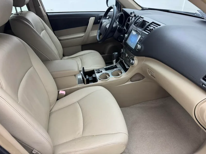 Toyota Highlander 2012 2.7L Two-wheel drive 5 Seat Elite Edition exterior photo 10 Toyota Highlander 2012 2.7L Two-wheel drive 5 Seat Elite Edition exterior photo 10