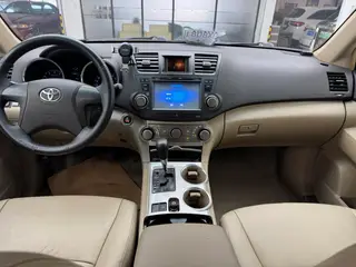 Toyota Highlander 2012 2.7L Two-wheel drive 5 Seat Elite Edition interior photo 16 Toyota Highlander 2012 2.7L Two-wheel drive 5 Seat Elite Edition interior photo 16