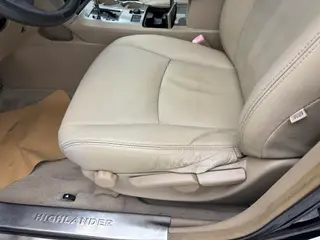 Toyota Highlander 2012 2.7L Two-wheel drive 5 Seat Elite Edition interior photo 20 Toyota Highlander 2012 2.7L Two-wheel drive 5 Seat Elite Edition interior photo 20