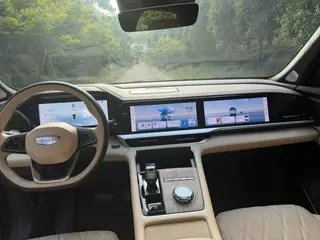Geely Monjaro 2025 2.0TD High-power automatic four-wheel drive oriental obsidian full moon version exterior photo 5 Geely Monjaro 2025 2.0TD High-power automatic four-wheel drive oriental obsidian full moon version exterior photo 5