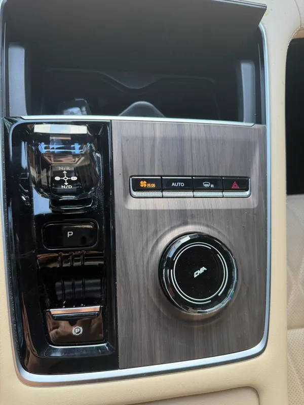 Geely Monjaro 2025 2.0TD High-power automatic four-wheel drive oriental obsidian full moon version interior photo 15 Geely Monjaro 2025 2.0TD High-power automatic four-wheel drive oriental obsidian full moon version interior photo 15
