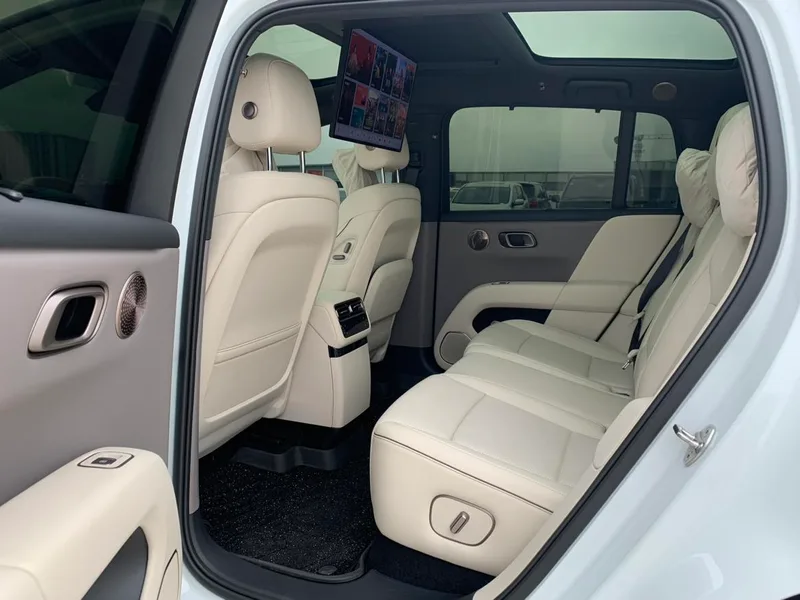 Li Auto i6 2025 Four-wheel drive Standard Edition interior photo 9 Li Auto i6 2025 Four-wheel drive Standard Edition interior photo 9