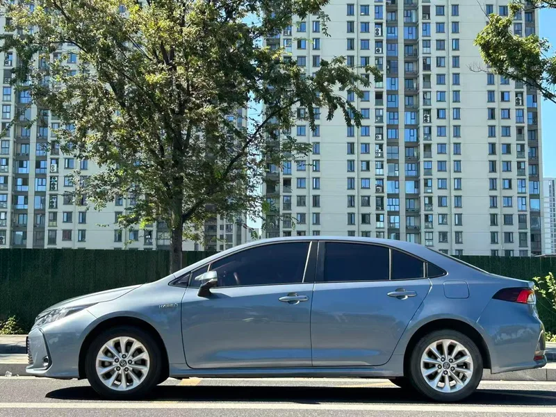 Toyota Corolla 2021 Double moteur 1.8L E-CVT Version avant-gardiste extérieur photo 2 Toyota Corolla 2021 Double moteur 1.8L E-CVT Version avant-gardiste extérieur photo 2