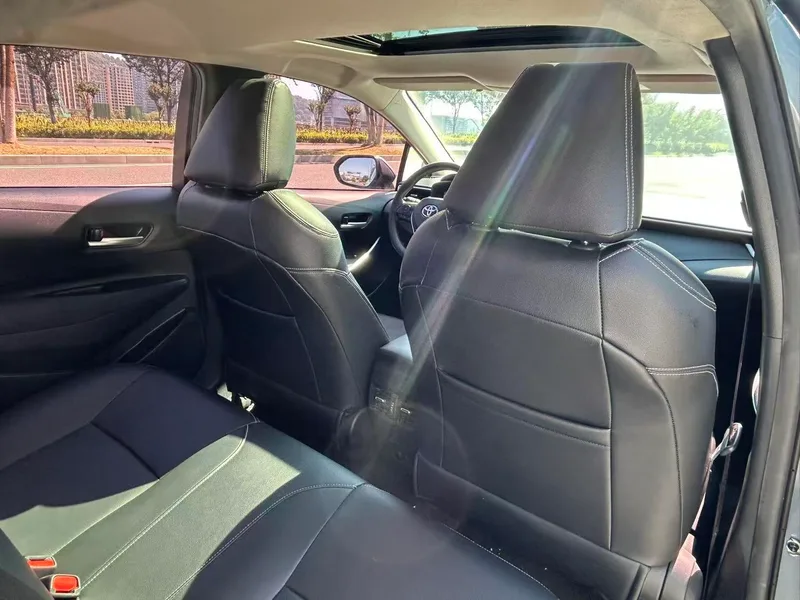 Toyota Corolla 2021 Double moteur 1.8L E-CVT Version avant-gardiste intérieur photo 12 Toyota Corolla 2021 Double moteur 1.8L E-CVT Version avant-gardiste intérieur photo 12