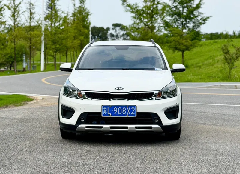 Kia KX CROSS 2017 1.4L Automatique GLS extérieur photo 2 Kia KX CROSS 2017 1.4L Automatique GLS extérieur photo 2