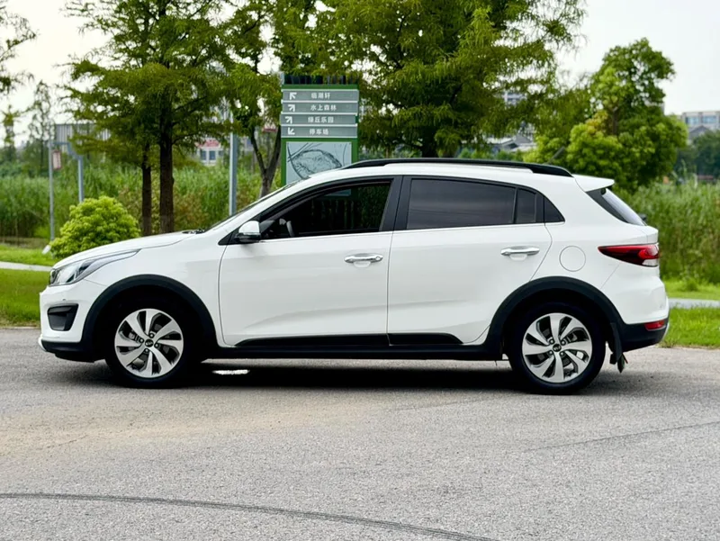 Kia KX CROSS 2017 1.4L Automatique GLS extérieur photo 3 Kia KX CROSS 2017 1.4L Automatique GLS extérieur photo 3