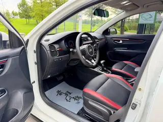 Kia KX CROSS 2017 1.4L Automatique GLS extérieur photo 4 Kia KX CROSS 2017 1.4L Automatique GLS extérieur photo 4