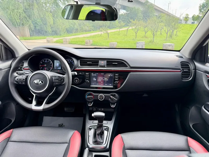 Kia KX CROSS 2017 1.4L Automatique GLS extérieur photo 7 Kia KX CROSS 2017 1.4L Automatique GLS extérieur photo 7