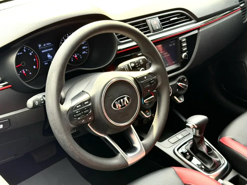 Kia KX CROSS 2017 1.4L Automatique GLS extérieur photo 8 Kia KX CROSS 2017 1.4L Automatique GLS extérieur photo 8