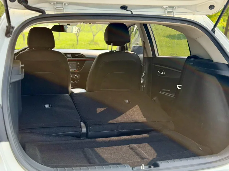 Kia KX CROSS 2017 1.4L Automatique GLS intérieur photo 15 Kia KX CROSS 2017 1.4L Automatique GLS intérieur photo 15