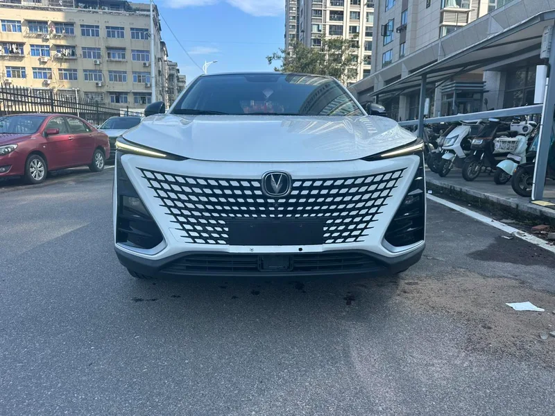 Changan UNI-T 2021 1.5T Excellence-type exterior photo 2 Changan UNI-T 2021 1.5T Excellence-type exterior photo 2