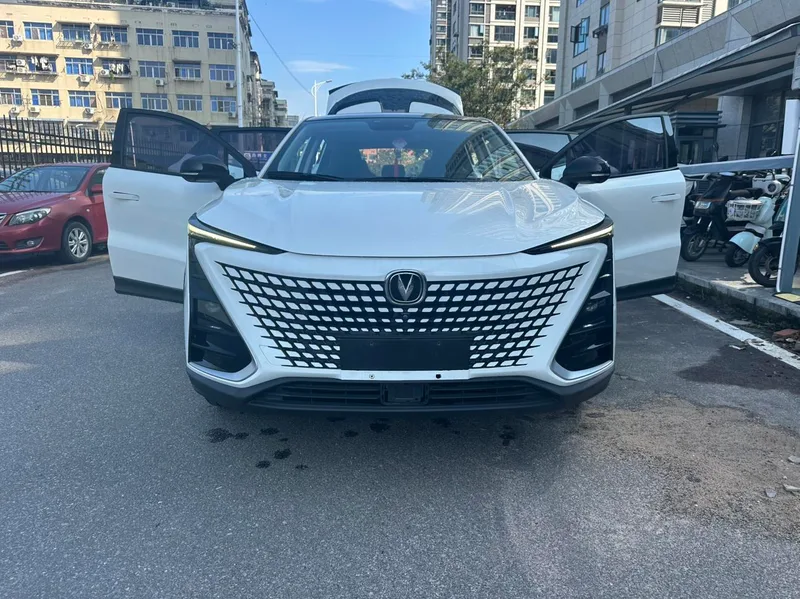 Changan UNI-T 2021 1.5T Excellence-type exterior photo 4 Changan UNI-T 2021 1.5T Excellence-type exterior photo 4