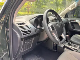 Toyota Prado 2015 2.7L Automatic Standard Edition interior photo 9 Toyota Prado 2015 2.7L Automatic Standard Edition interior photo 9