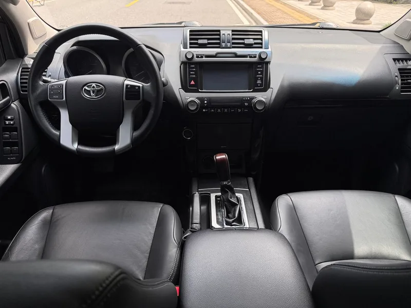 Toyota Prado 2015 2.7L Automatic Standard Edition interior photo 11 Toyota Prado 2015 2.7L Automatic Standard Edition interior photo 11