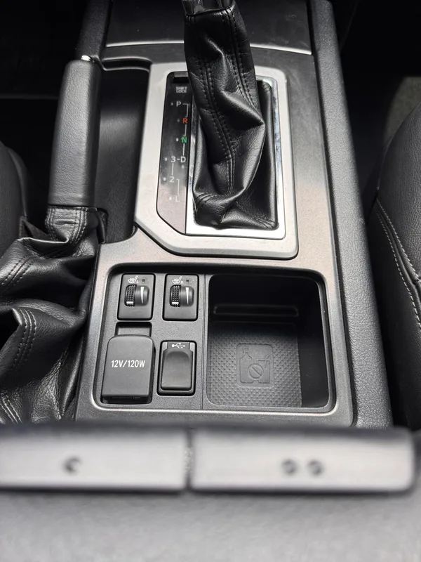 Toyota Prado 2015 2.7L Automatic Standard Edition interior photo 12 Toyota Prado 2015 2.7L Automatic Standard Edition interior photo 12