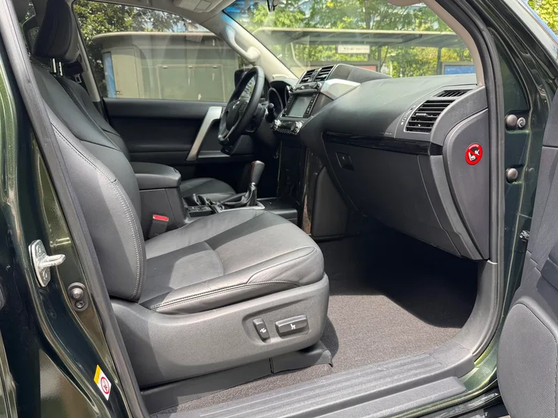 Toyota Prado 2015 2.7L Automatic Standard Edition interior photo 13 Toyota Prado 2015 2.7L Automatic Standard Edition interior photo 13