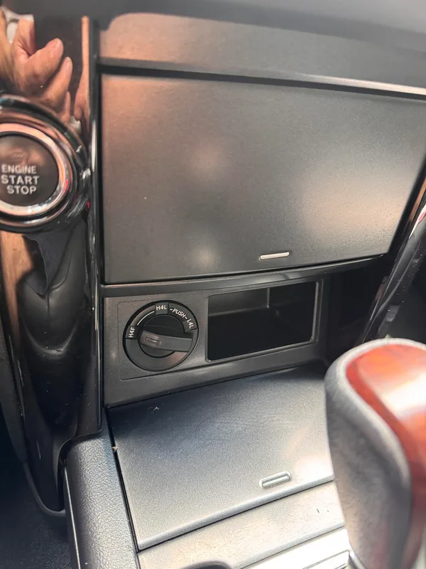 Toyota Prado 2015 2.7L Automatic Standard Edition interior photo 15 Toyota Prado 2015 2.7L Automatic Standard Edition interior photo 15