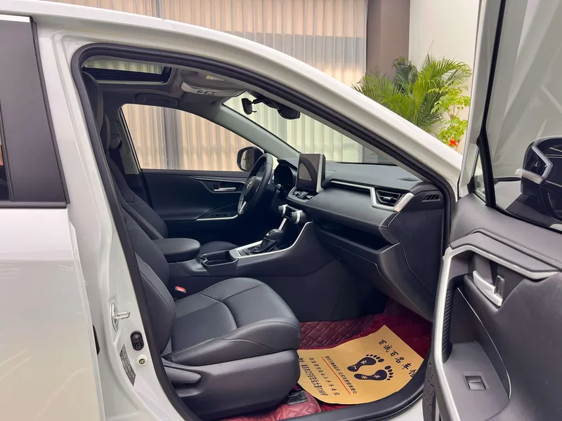 Toyota Wildlander 2022 Dual Power 2.5L Two-wheel drive luxury PLUS version interior photo 12 Toyota Wildlander 2022 Dual Power 2.5L Two-wheel drive luxury PLUS version interior photo 12
