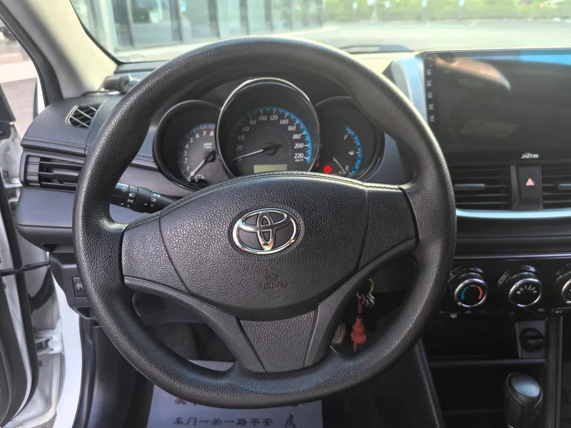 Toyota Yaris L 2016 Mise à jour 1.5E CVT Version de charme extérieur photo 4 Toyota Yaris L 2016 Mise à jour 1.5E CVT Version de charme extérieur photo 4